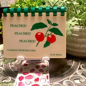 Peaches! 🍑 Peaches!🍑 Peaches!🍑 Cookbook…169 pages of recipes in binder book.NWOT